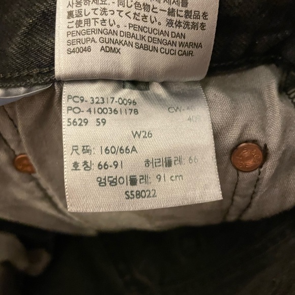 Levi Cutoff Denim Shorts in Black 26 - Picture 3 of 3